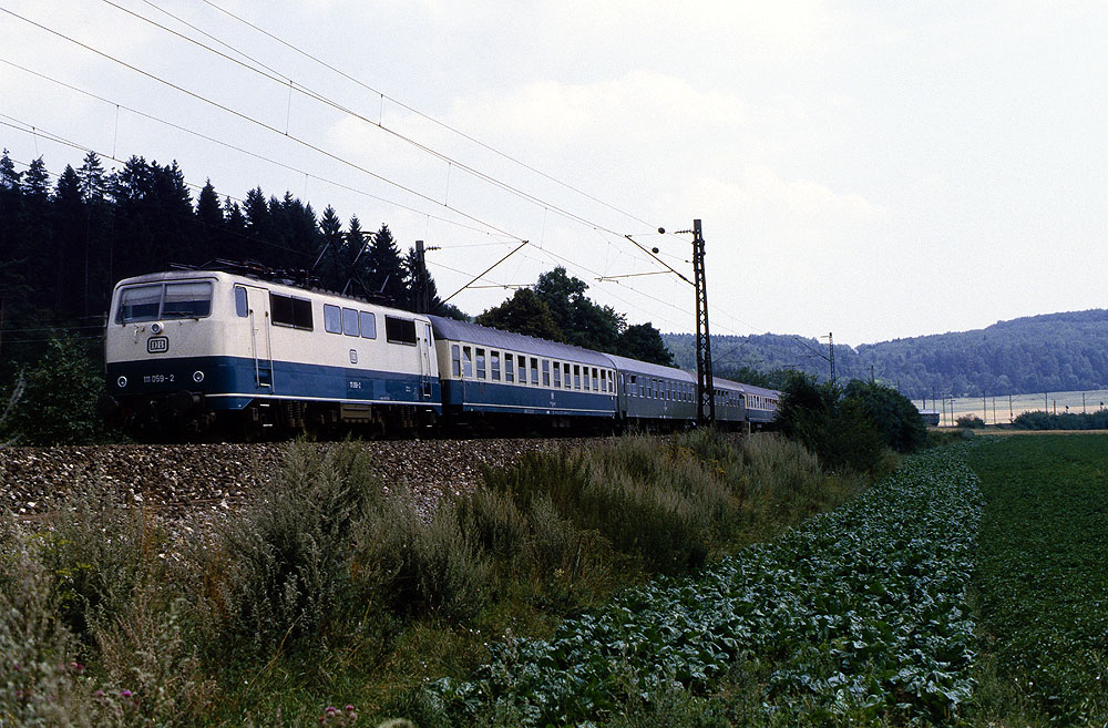 https://www.eisenbahnfotograf.de/datei/August 1986/1790240 DB 111059 Urspring 2.8.1986 D410.jpg